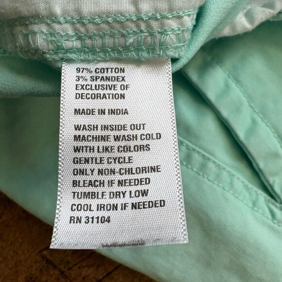 Crown & Ivy Pastel Green Caroline Chino Shorts 8 Preppy Beach Chic Resortwear - Picture 8 of 10